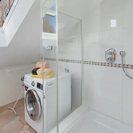 Schoene Whg. 3 Schlafzimmer Balkon דירה